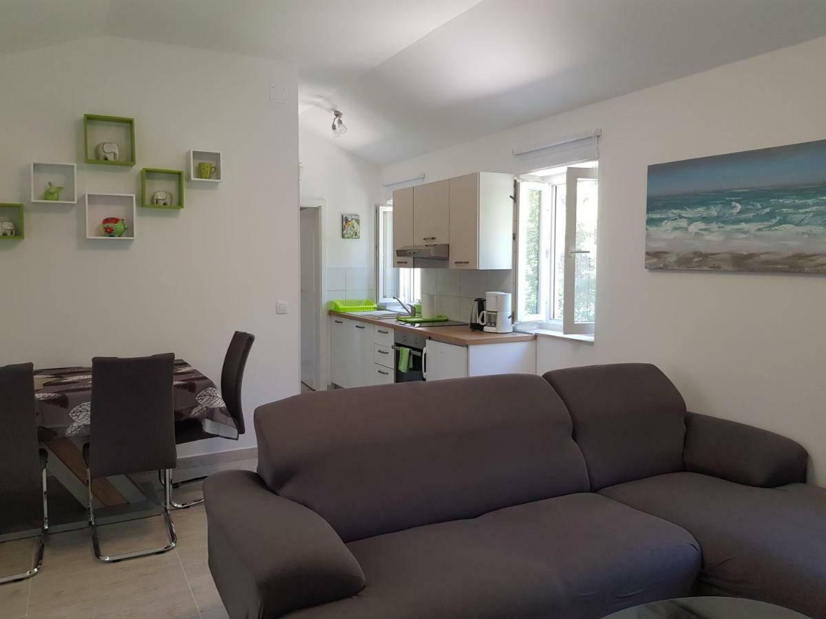 Apartment Zdenka Велі-Лошинь Екстер'єр фото